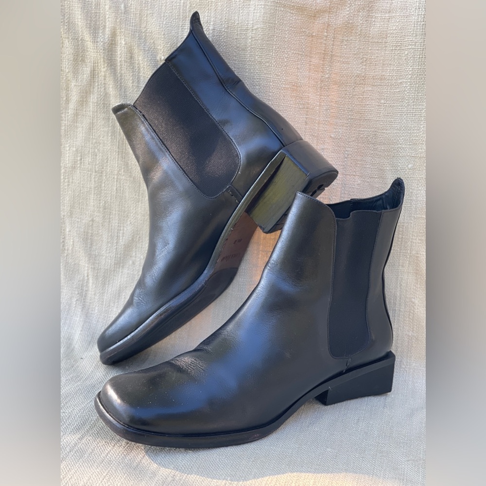 Cole Haan Black Leather Chelsea Boot * Size 8.5 39